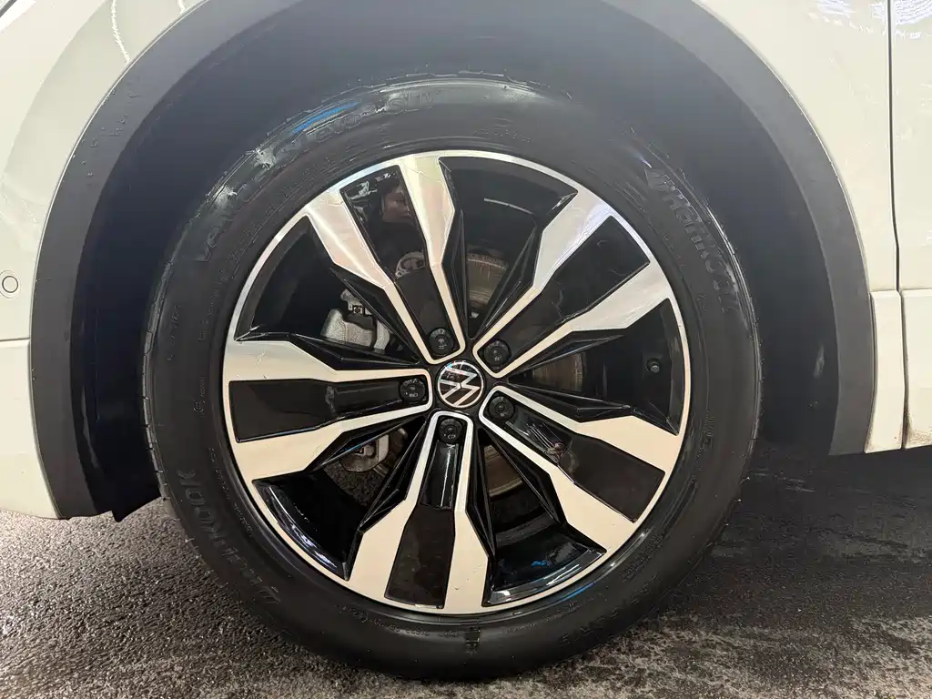 Tiguan L 2022 330TSI automatic two-wheel drive R-Line version купить на сайте DeffCars