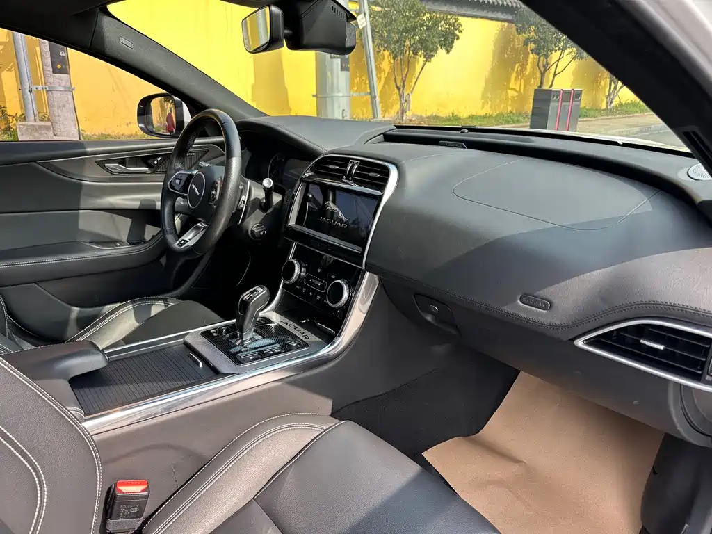 Jaguar XEL 2021 2.0T 200PS R-DYNAMIC Youth Sports Edition купить на сайте DeffCars