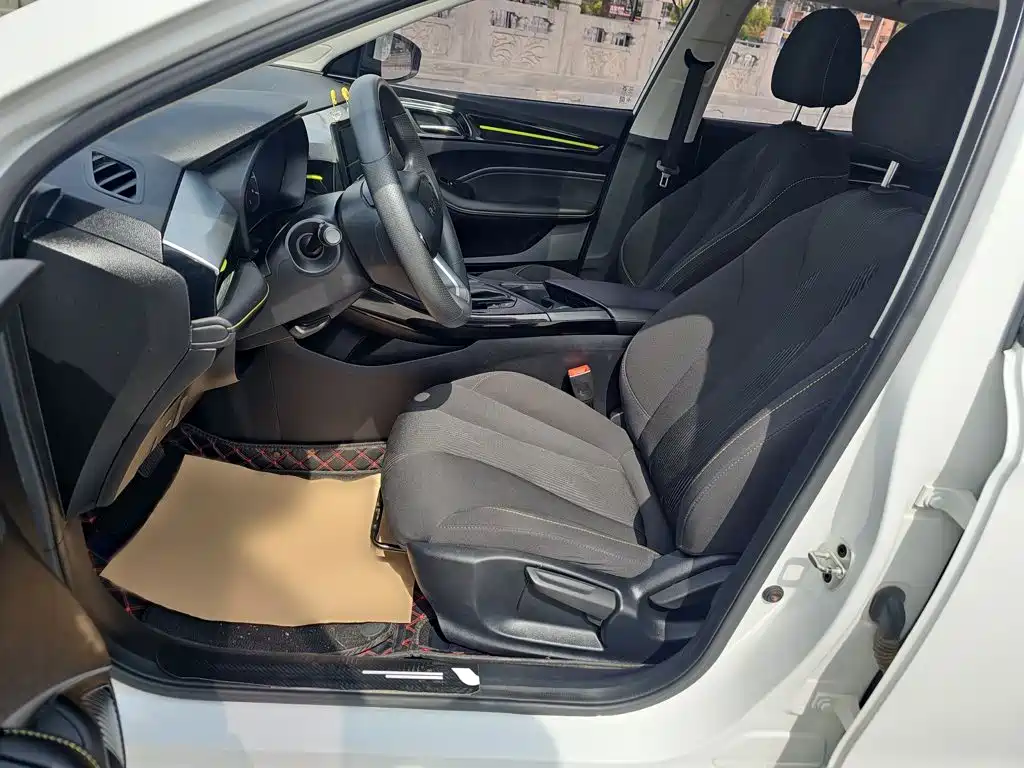 Roewe i5 2021 1.5L CVT Platinum Edition купить на сайте DeffCars