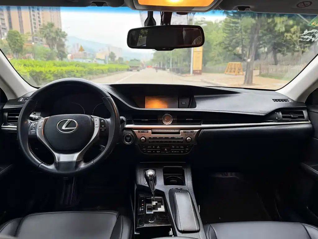 Lexus ES 2013 300h Elite Edition купить на сайте DeffCars