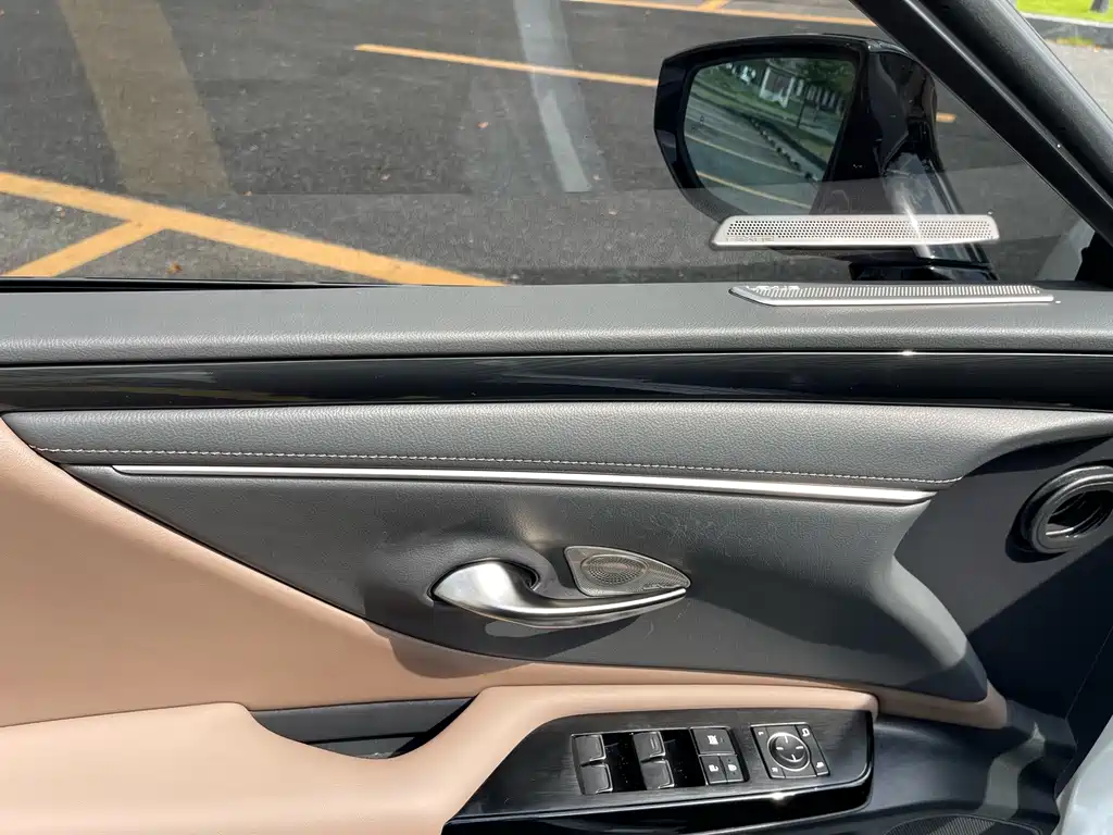 Lexus ES 2023 200 Excellence Edition купить на сайте DeffCars