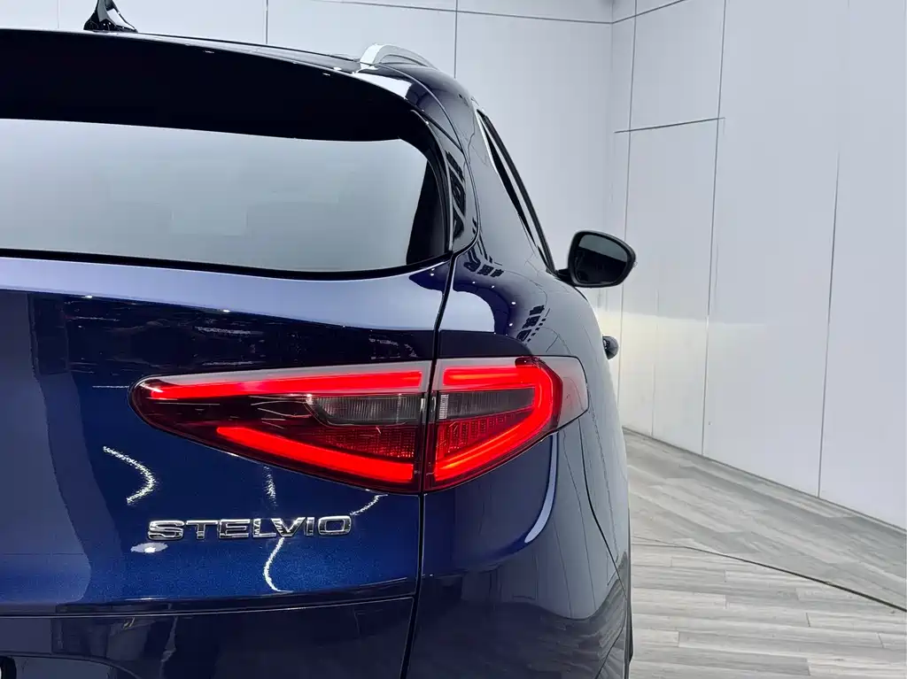 Stelvio 2017 2.0T 200HP Deluxe Edition купить на сайте DeffCars