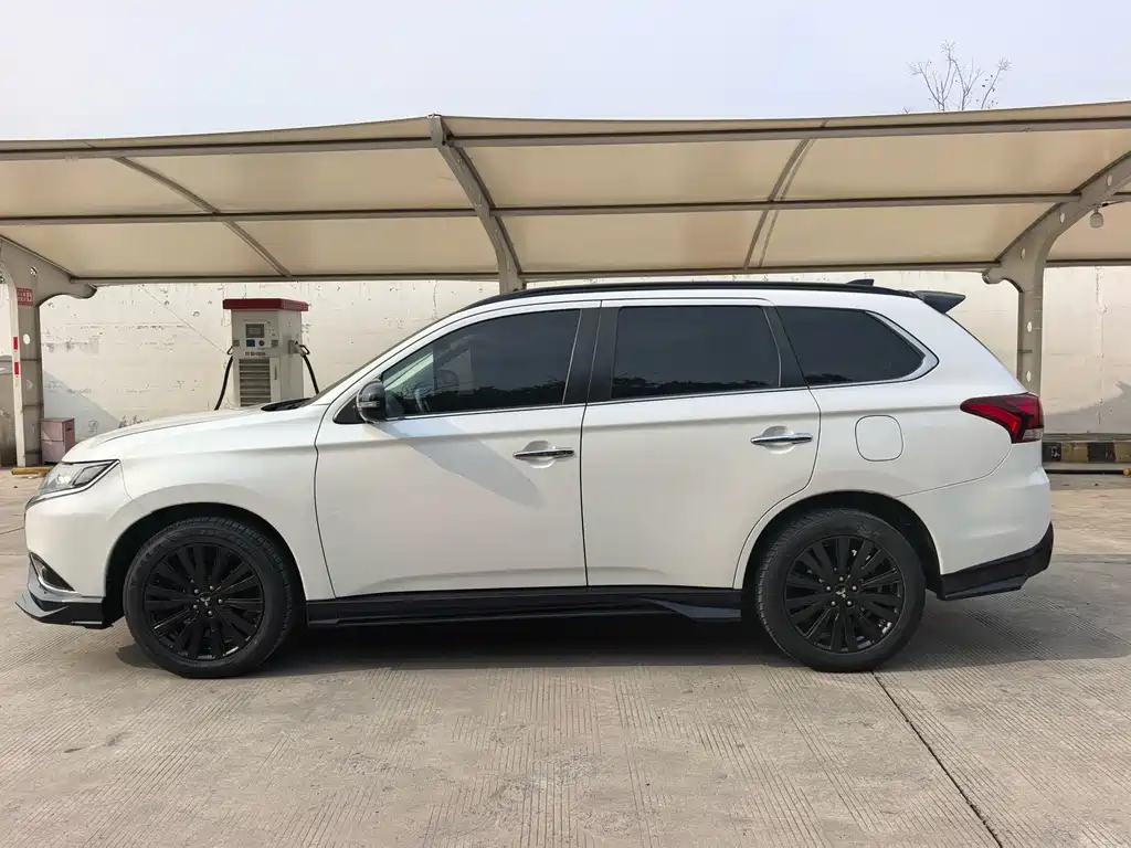 Outlander 2021 2.4L four-wheel drive solar version 5 seats купить на сайте DeffCars
