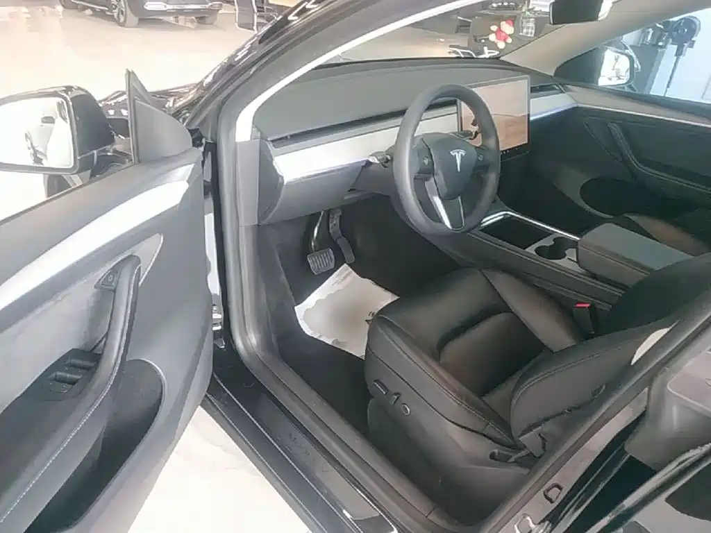 Model Y 2024 rear-wheel drive version купить на сайте DeffCars