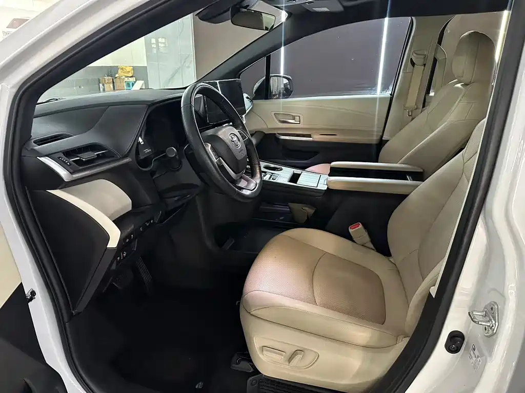 Grevia 2023 2.5L Hybrid Premium PLUS Edition купить на сайте DeffCars