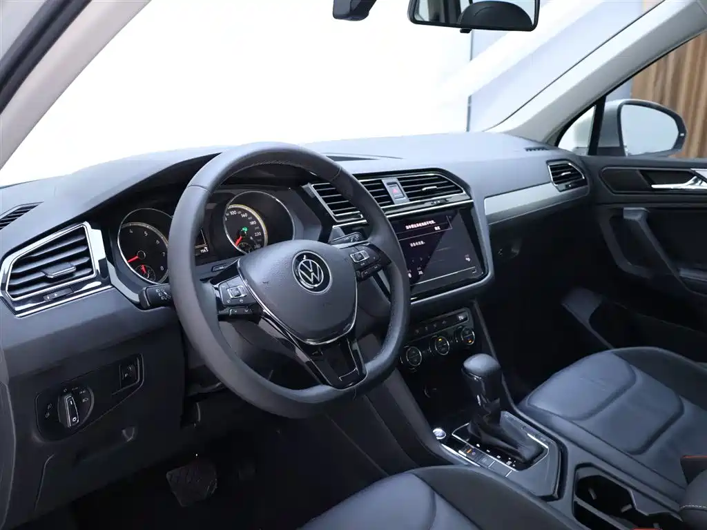 Tiguan L 2020 330TSI automatic two-wheel drive panoramic comfort version National VI купить на сайте DeffCars