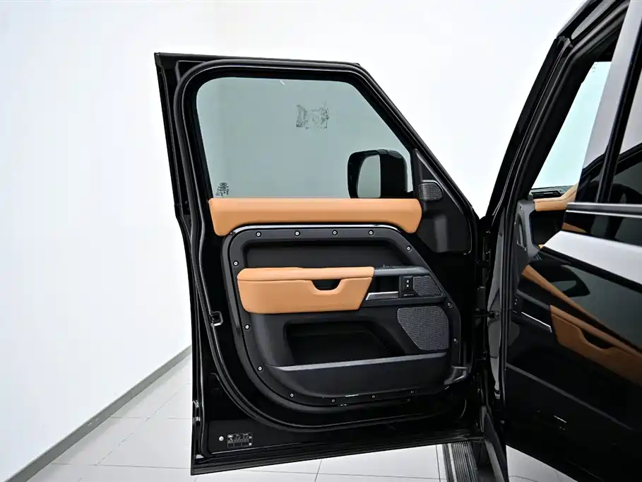 Land Rover Defender 2024 110 3.0T P400 X-DYNAMIC HSE купить на сайте DeffCars