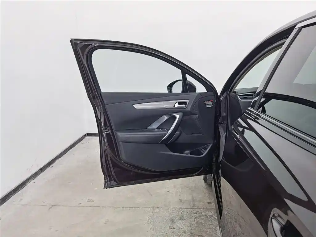 DS 5LS 2014 1.6T elegant version THP160 купить на сайте DeffCars