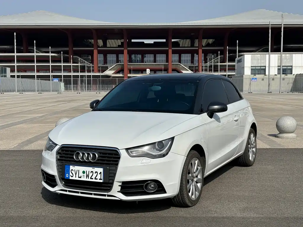 Audi A1 2014 30 TFSI Comfort купить на сайте DeffCars