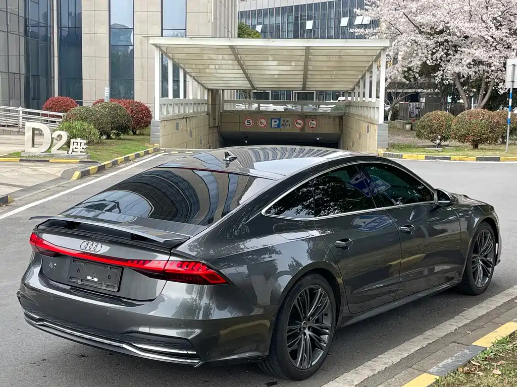 Audi A7 2023 45 TFSI Premium Selection купить на сайте DeffCars