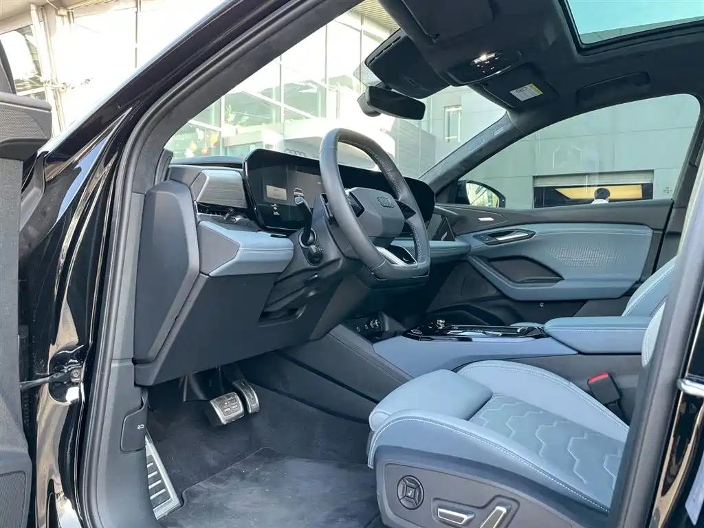 Audi Q6L Sportback e-tron 2026 first pilot version купить на сайте DeffCars