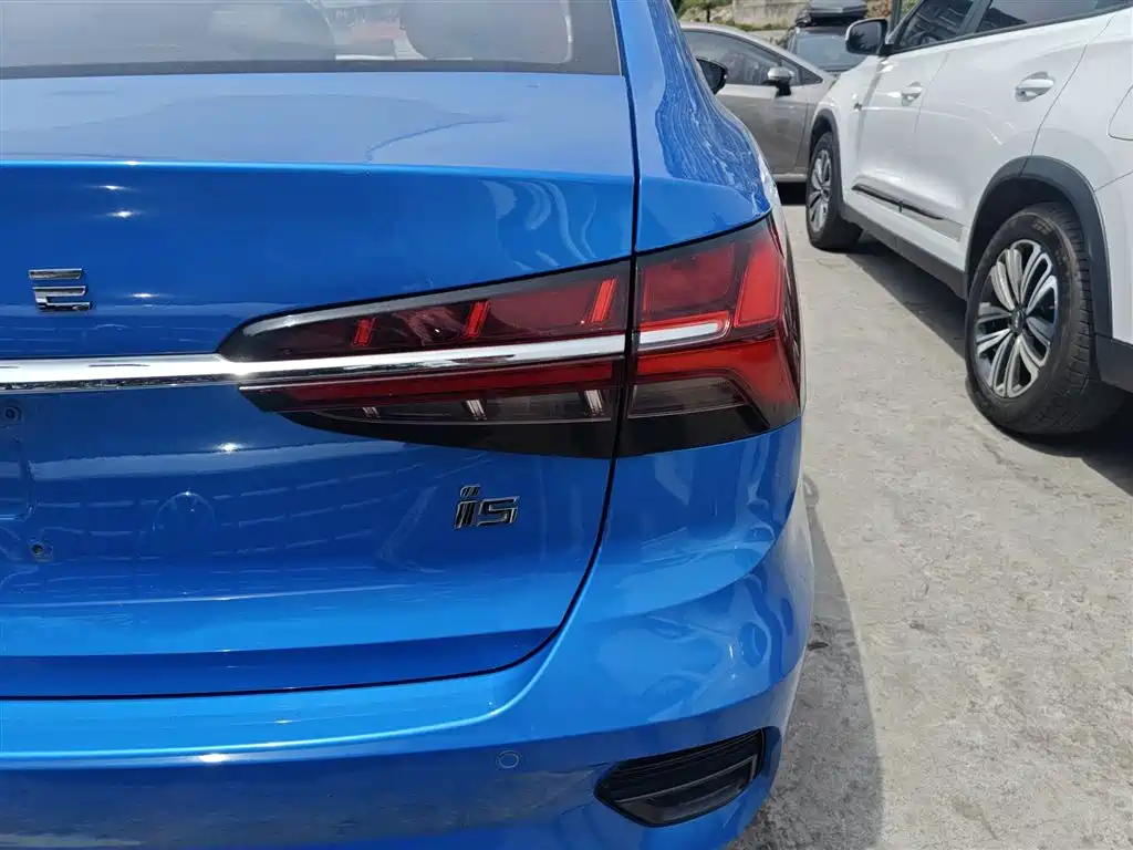 Roewe i5 2021 1.5L CVT Diamond Edition купить на сайте DeffCars