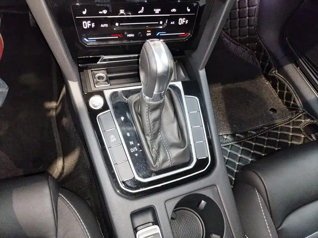 Magotan 2020 330TSI DSG leading model купить на сайте DeffCars