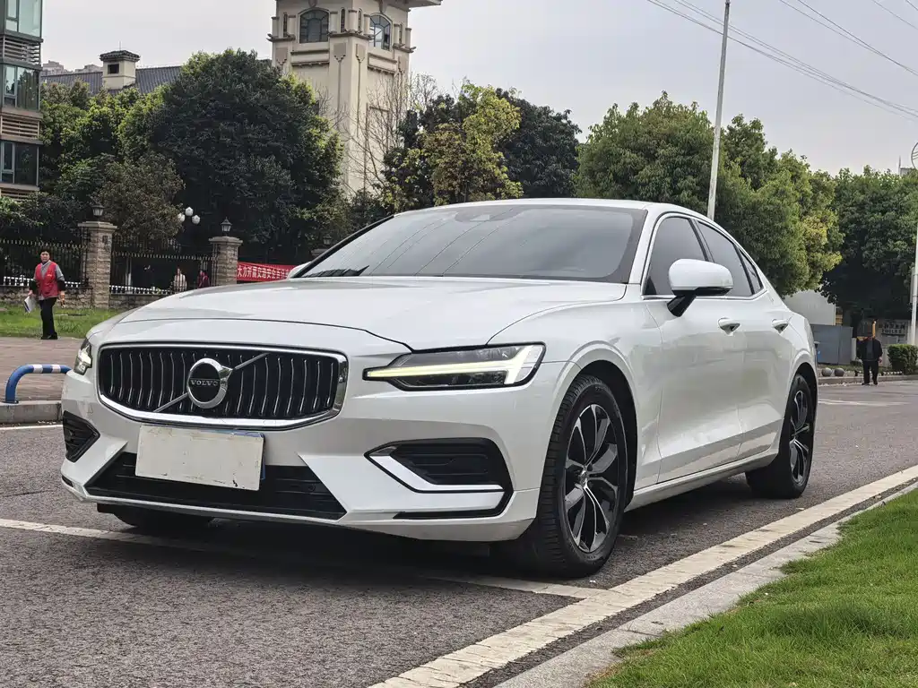 Volvo S60 2021 T4 Zhiyi Luxury Edition купить на сайте DeffCars