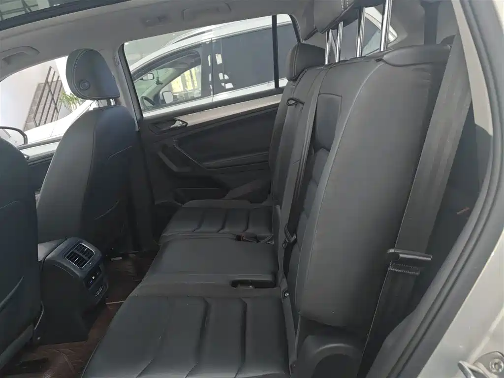 Tiguan L 2019 380TSI automatic four-wheel drive smart luxury version 7 seats National VI купить на сайте DeffCars