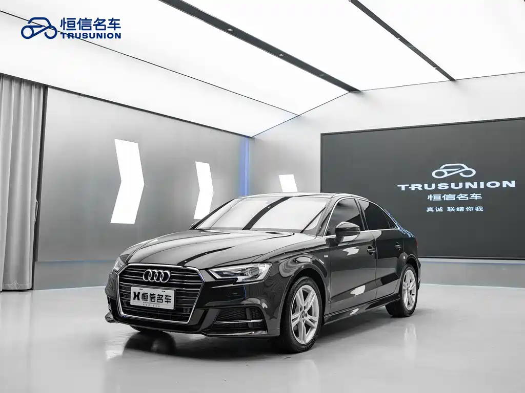 Audi A3 2018 30th Anniversary Limousine 35 TFSI Fashion купить на сайте DeffCars