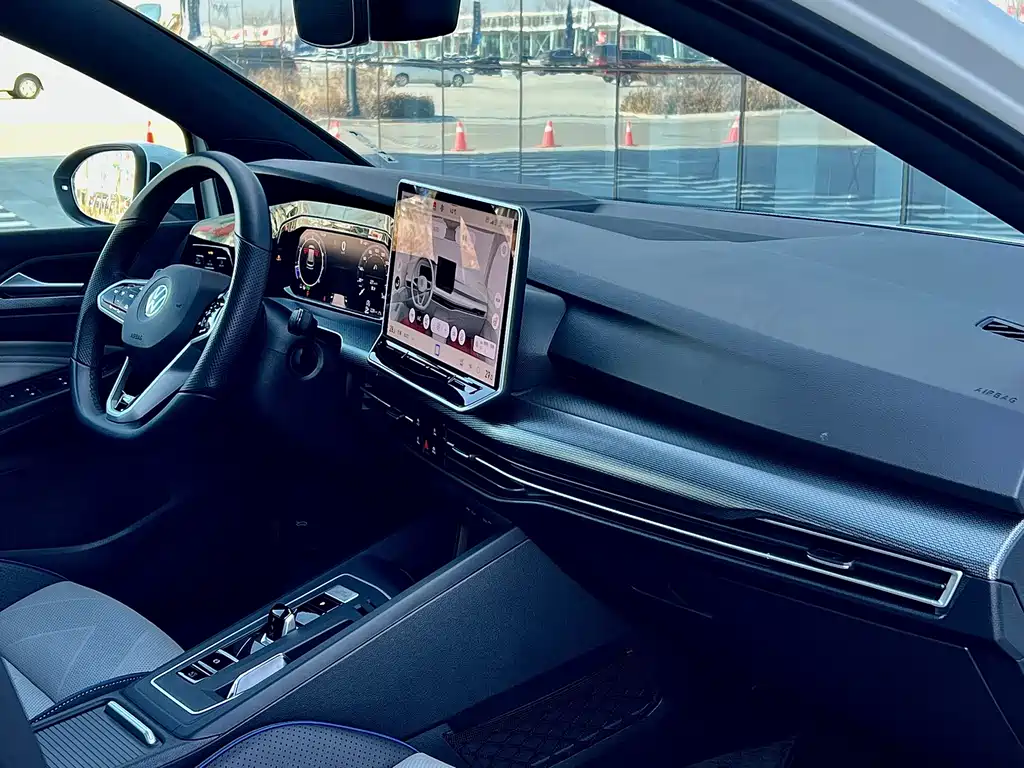 Golf 2025 facelift 300TSI R-Line купить на сайте DeffCars