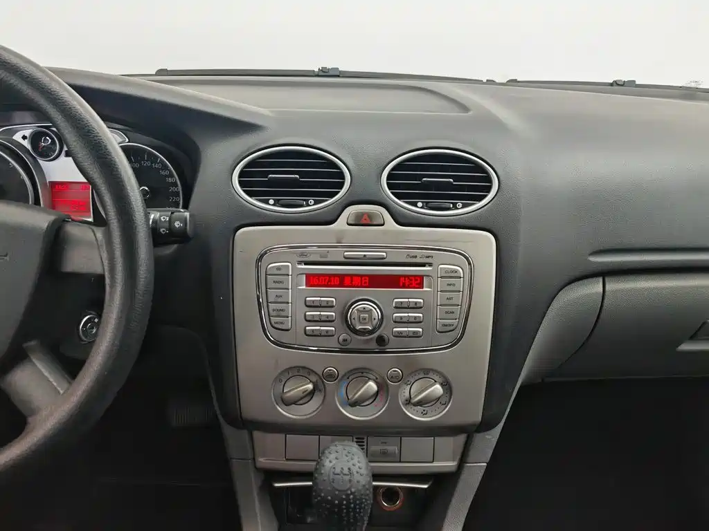 Focus 2013 hatchback classic 1.8L automatic basic model купить на сайте DeffCars