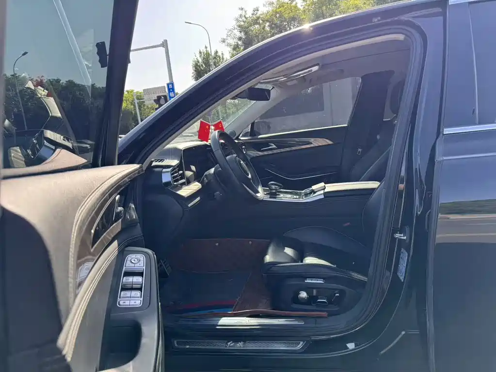 Hongqi H9 2020 2.0T Zhilian Flagship Edition купить на сайте DeffCars
