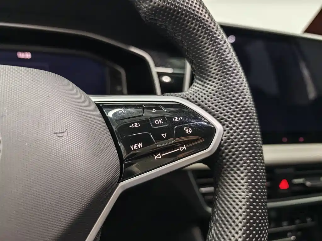 Tiguan L 2023 330TSI automatic two-wheel drive R-Line version купить на сайте DeffCars