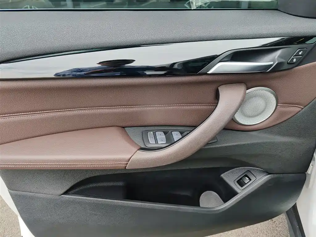 BMW X1 2022 sDrive25Li Leading Model купить на сайте DeffCars