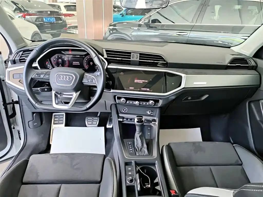 Audi Q3 2023 40 TFSI Fashionable and Dynamic купить на сайте DeffCars