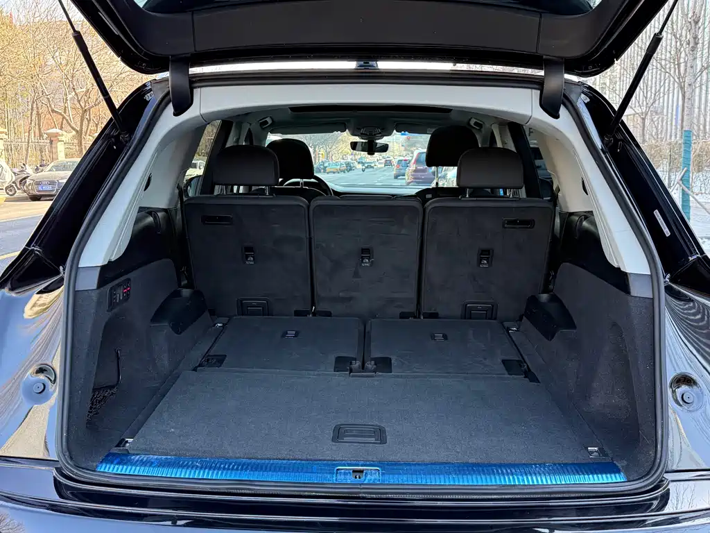 Audi Q7 2021 55 TFSI quattro S line sports version купить на сайте DeffCars