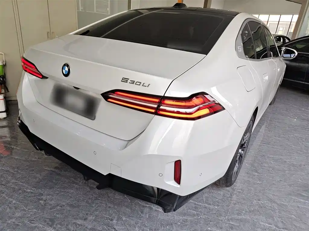 BMW 5 Series 2025 530Li Exclusive M Sports Package купить на сайте DeffCars