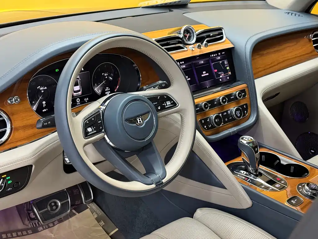 Bentayga 2021 4.0T V8 купить на сайте DeffCars