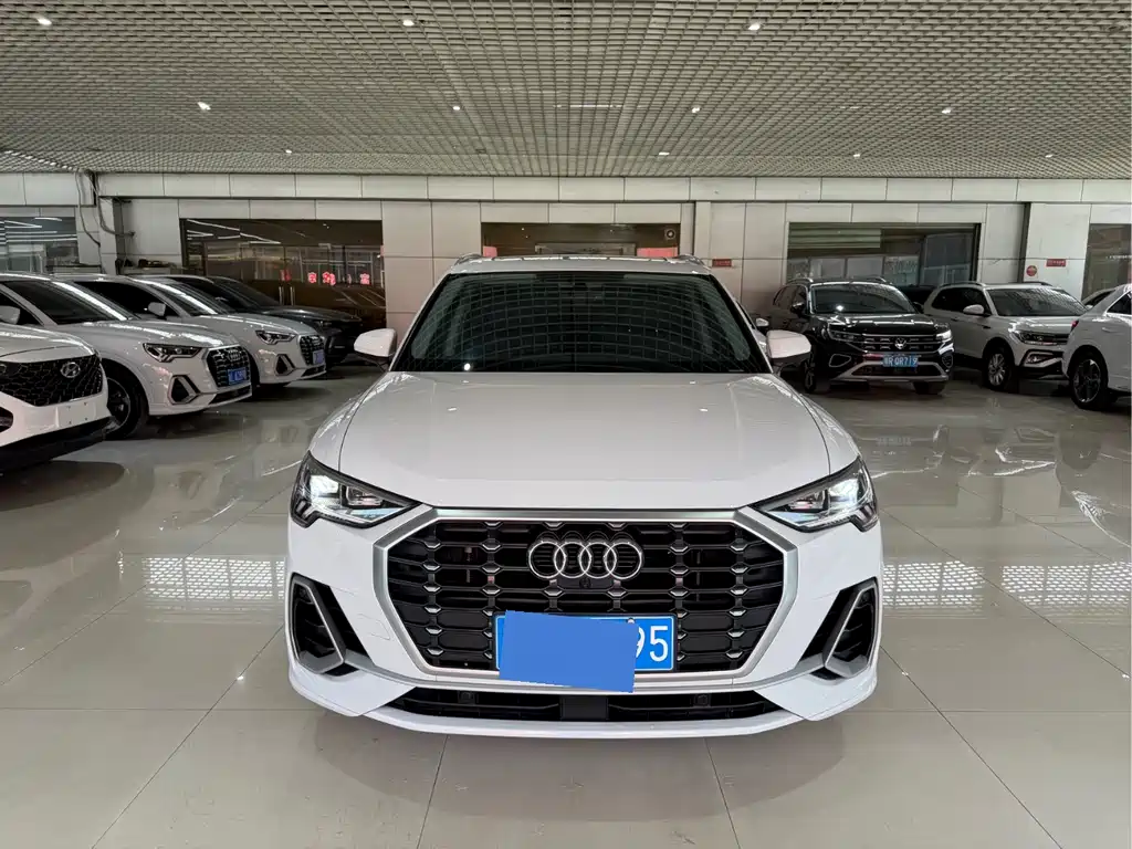 Audi Q3 2022 35 TFSI Fashionable and Dynamic купить на сайте DeffCars