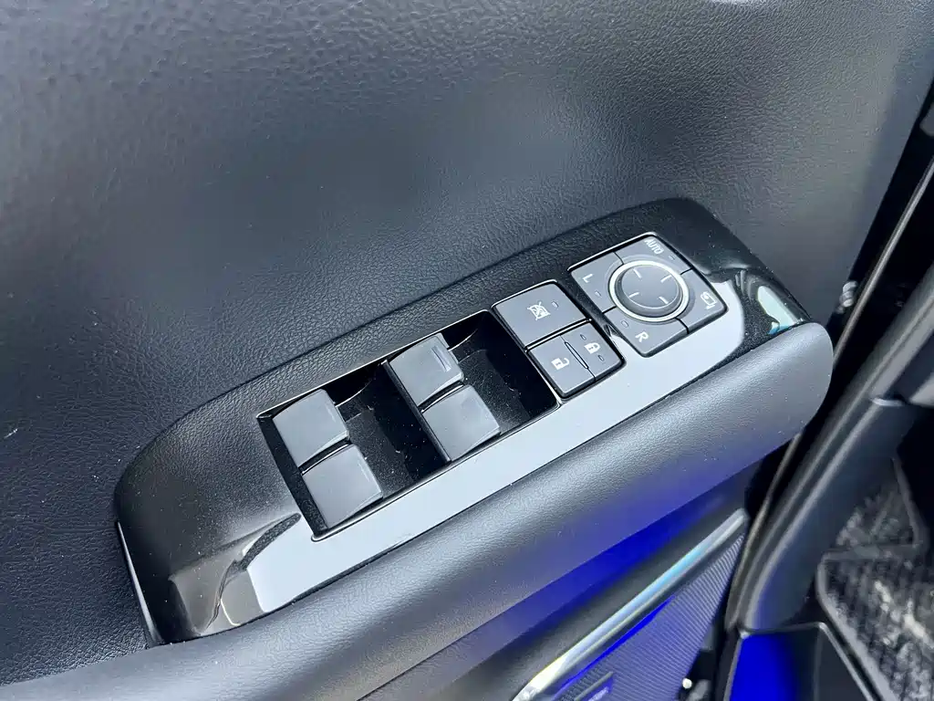 Lexus LM 2020 300h seven-seater elegant version купить на сайте DeffCars