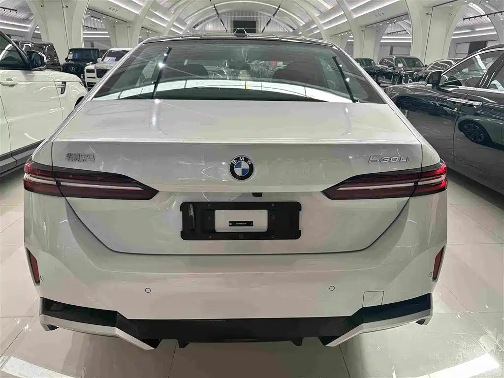 BMW 5 Series 2024 530Li Leading M Sports Package купить на сайте DeffCars