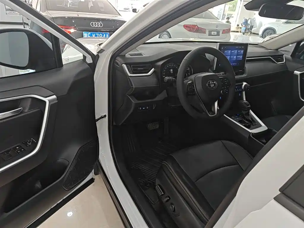 RAV4 Rongfang 2022 2.0L CVT two-wheel drive fashion version купить на сайте DeffCars
