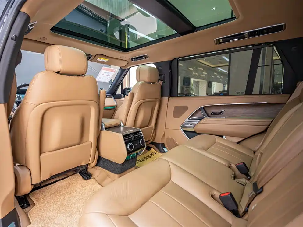 Range Rover 2025 3.0 L6 400PS Extended Edition купить на сайте DeffCars