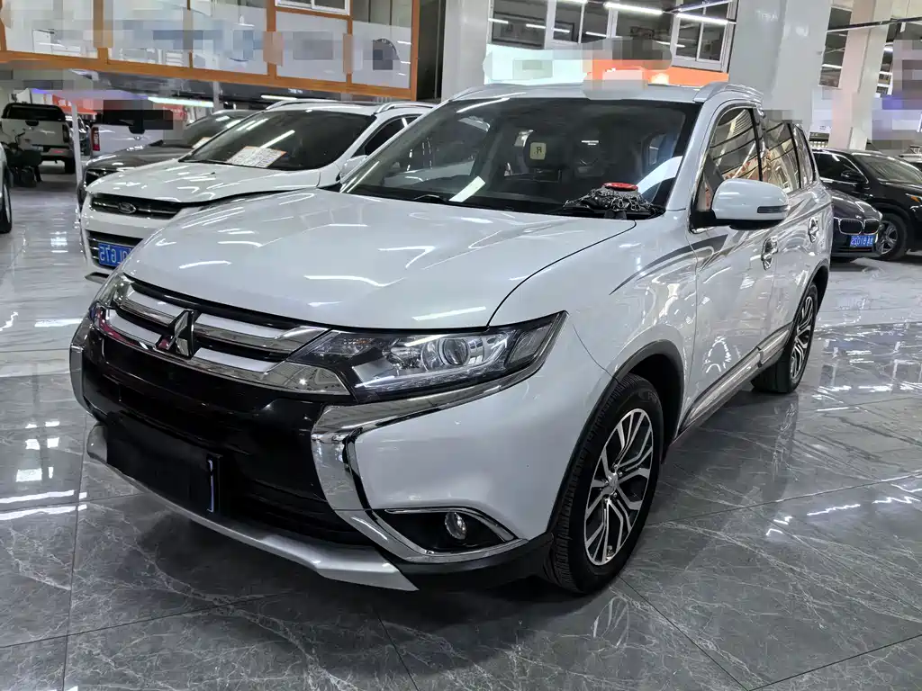 Outlander 2018 2.0L 2WD Honor Edition 5 seats купить на сайте DeffCars