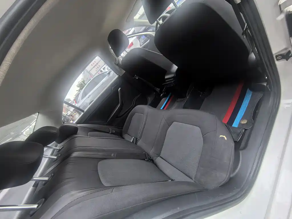 Jetta 2015 Premium Edition 1.6L Manual Fashion Model купить на сайте DeffCars