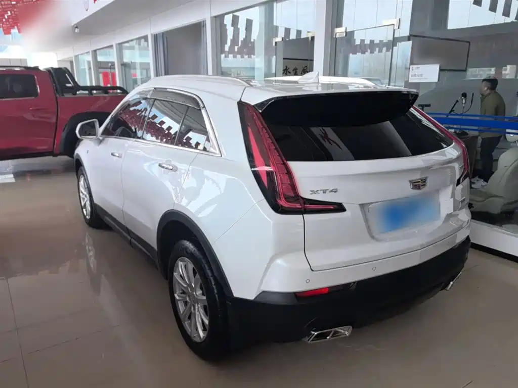 Cadillac XT4 2022 28T two-wheel drive fashion model купить на сайте DeffCars