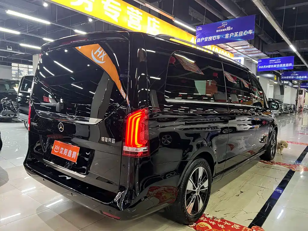 Mercedes-Benz V-Class 2022 V 260 L Long Wheelbase Premium Edition купить на сайте DeffCars