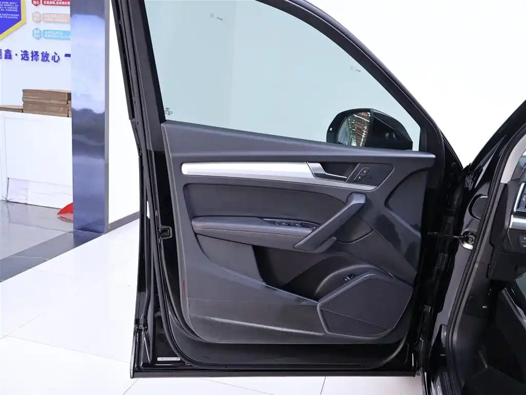 Audi Q5L 2020 40 TFSI enjoys fashionable style купить на сайте DeffCars