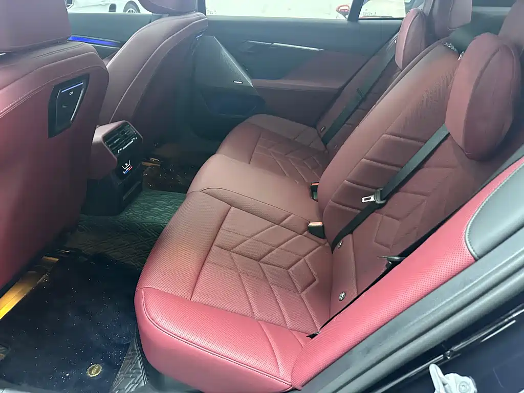 BMW 5 Series 2025 530Li Leading M Sports Package купить на сайте DeffCars