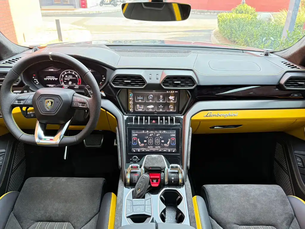 Urus 2023 4.0T V8 S купить на сайте DeffCars
