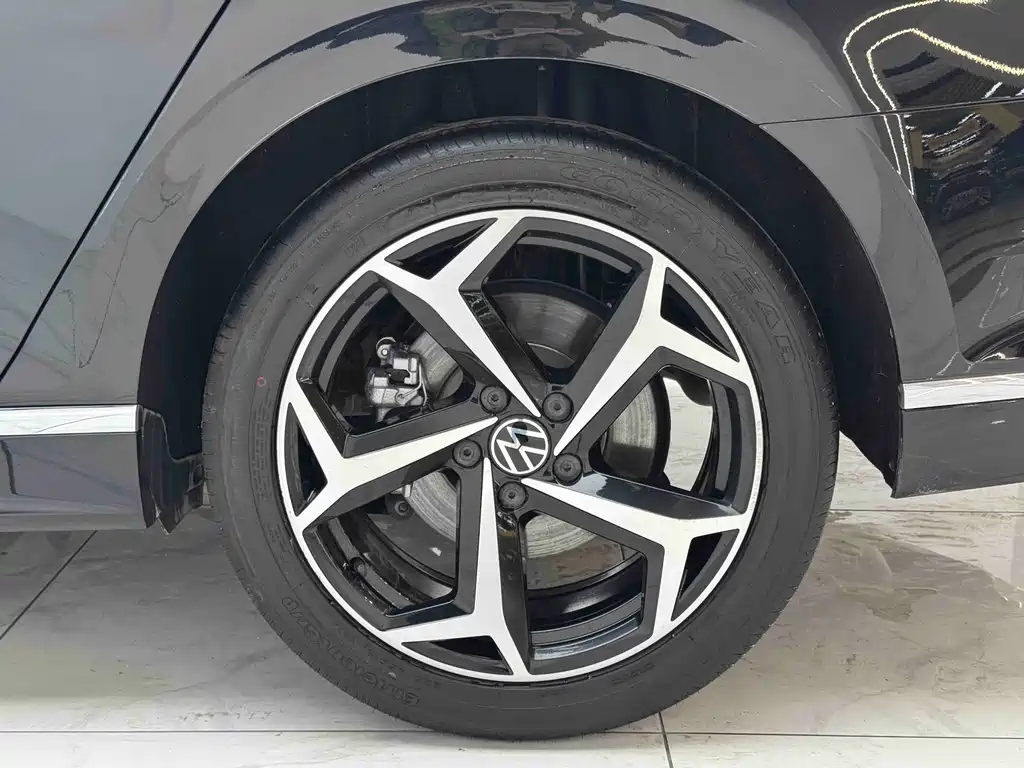 Magotan 2023 2 million commemorative edition 330TSI DSG leading model купить на сайте DeffCars