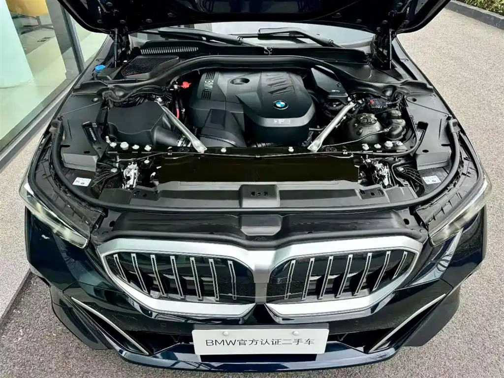 BMW 5 Series 2025 530Li Exclusive M Sports Package купить на сайте DeffCars
