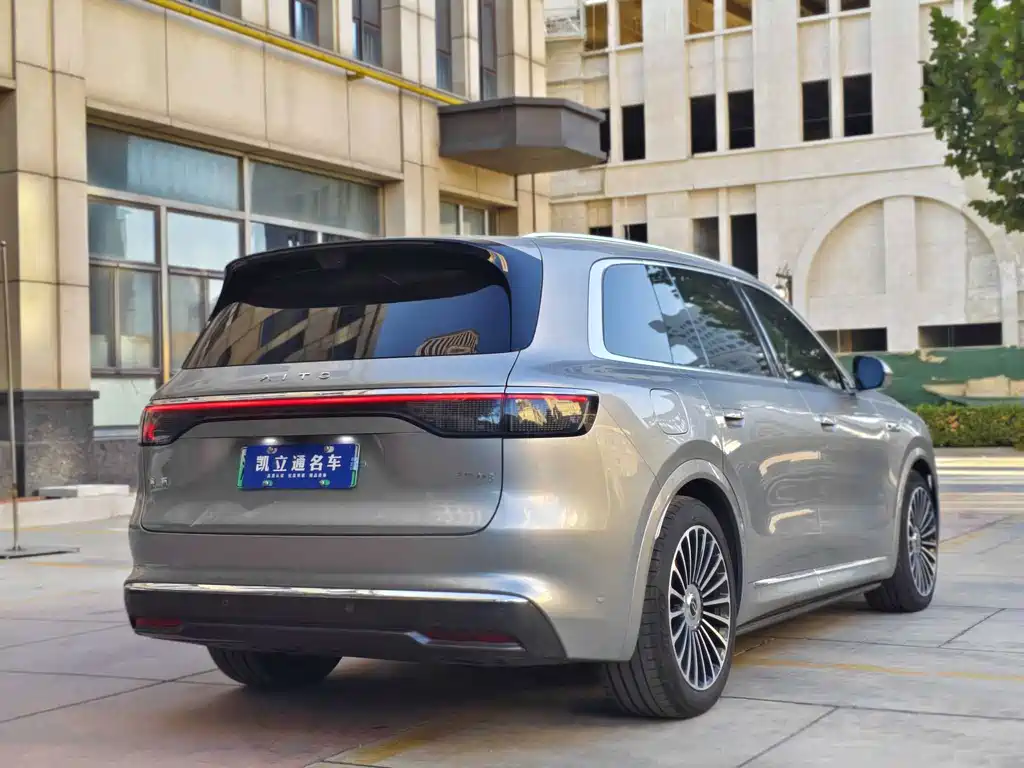 Wenjie M8 2025 extended range Max+ version 53.4kWh 6-seater version 192-line lidar) купить на сайте DeffCars