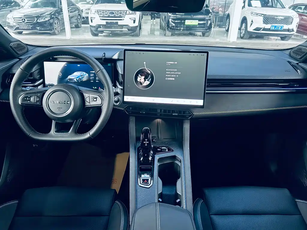 Lynk & Co 03 2025 1.5TD DCT Champion Edition Pro купить на сайте DeffCars