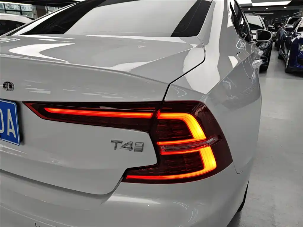 Volvo S60 2020 T4 Zhiyuan Luxury Edition купить на сайте DeffCars