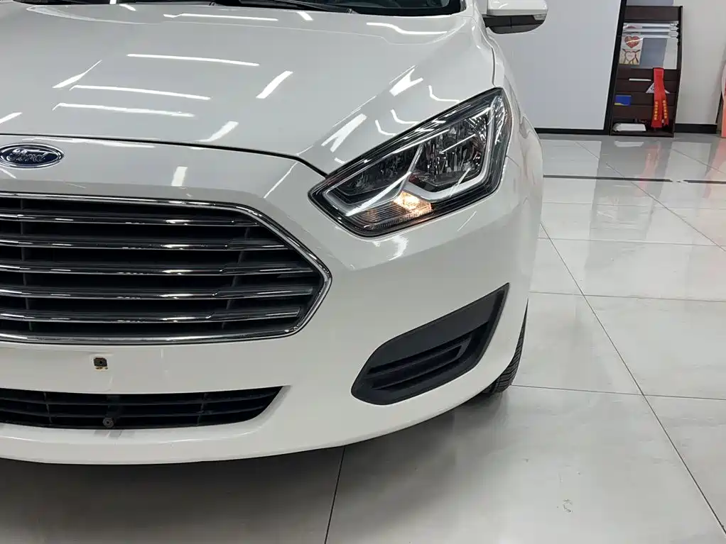Escort 2019 facelift 1.5L automatic quality model (tire pressure monitoring) National VI купить на сайте DeffCars