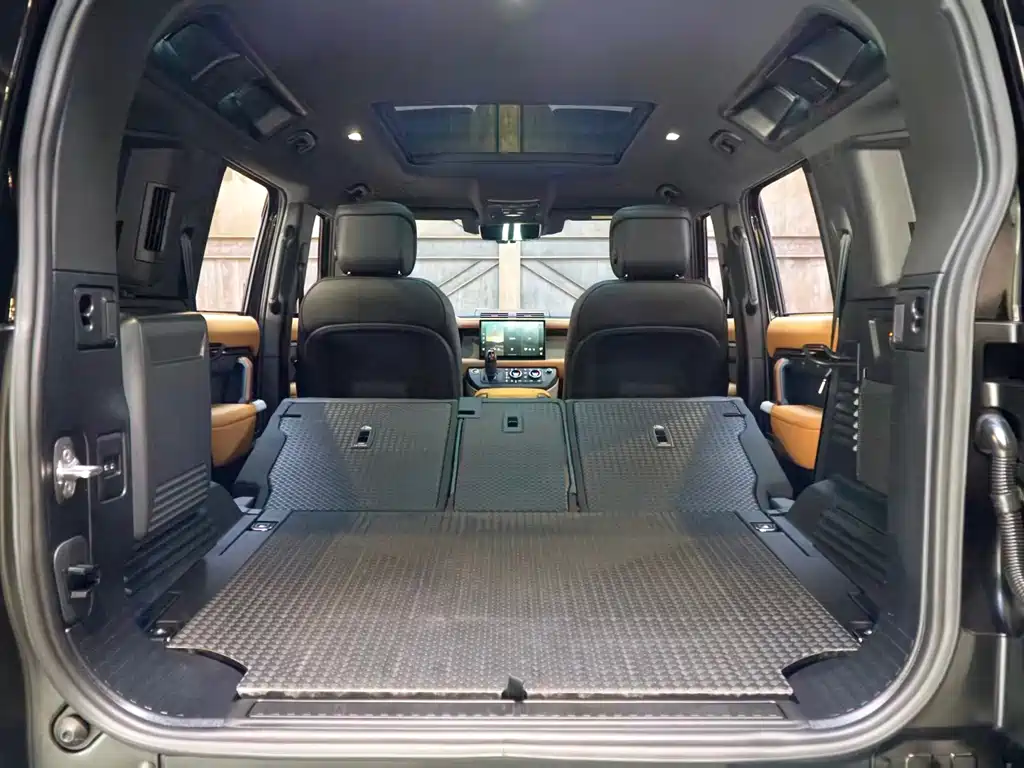 Land Rover Defender 2024 110 3.0T P400 X-DYNAMIC HSE купить на сайте DeffCars