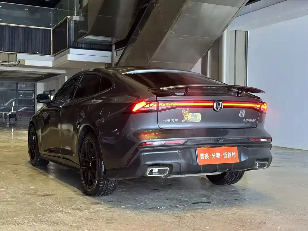 Changan UNI-V 2024 1.5T premium model купить на сайте DeffCars