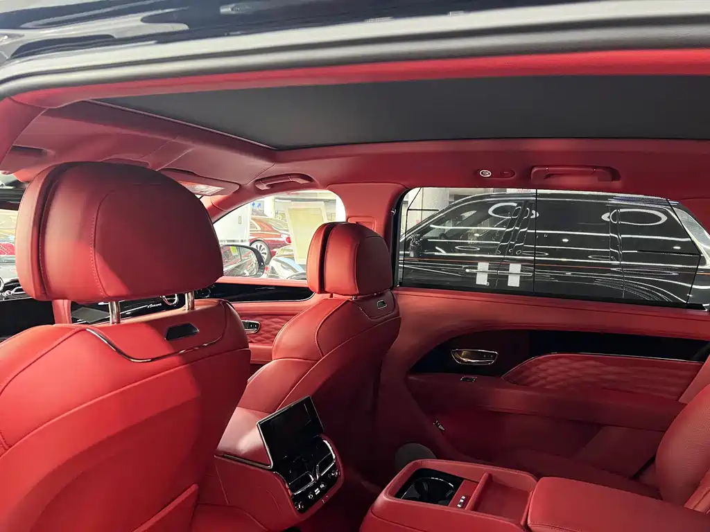 Bentayga 2025 4.0T V8 Long Wheelbase Art Edition купить на сайте DeffCars